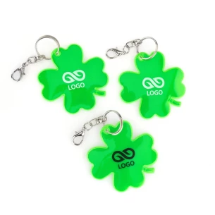 Світловідбиваючий брелок Clover