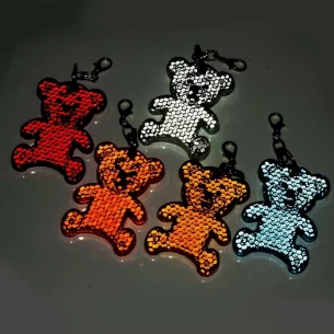 Світловідбиваючий пластиковий брелок з ведмедиком - червоний