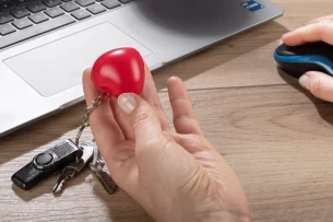 Брелок-антистрес LOVE - червоний